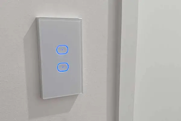 Smart light switch installed on the wall by smarter homes australia